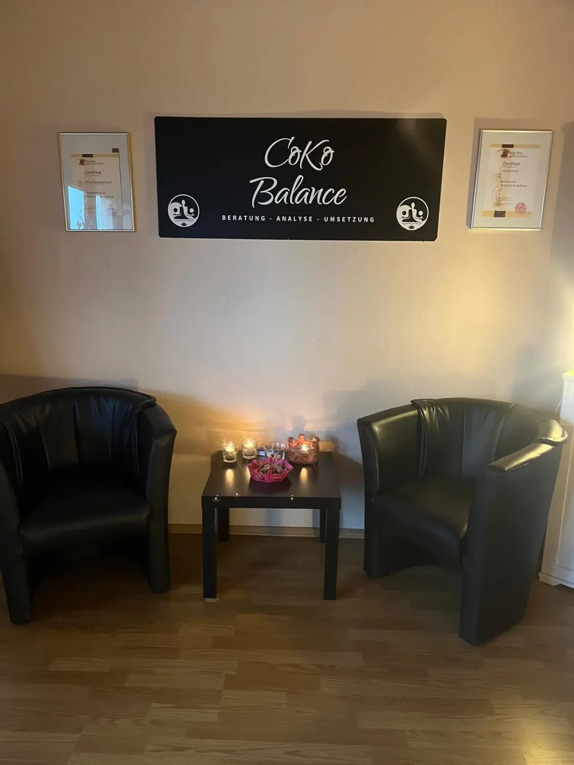 Coko Balance - Wartebereich mit Sofasitzen