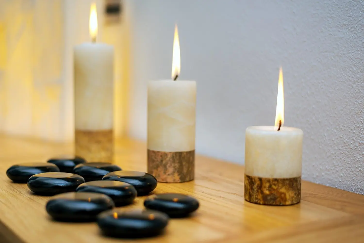 Chinesische Frau bei Wellness-Massage mit ätherischen Ölen